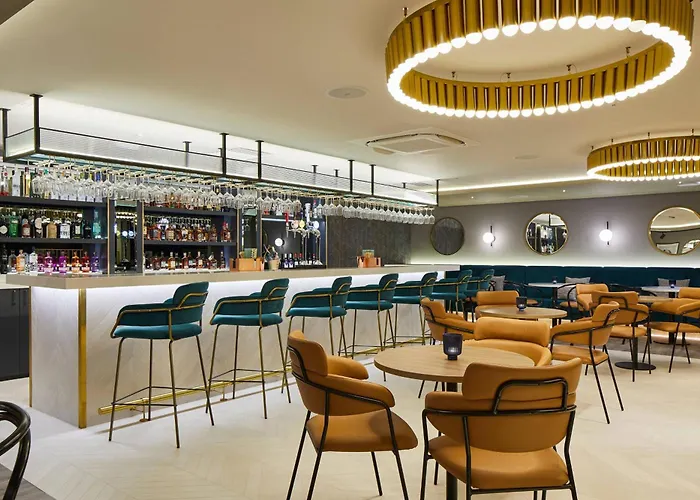 Courtyard By Marriott London Heathrow Airport