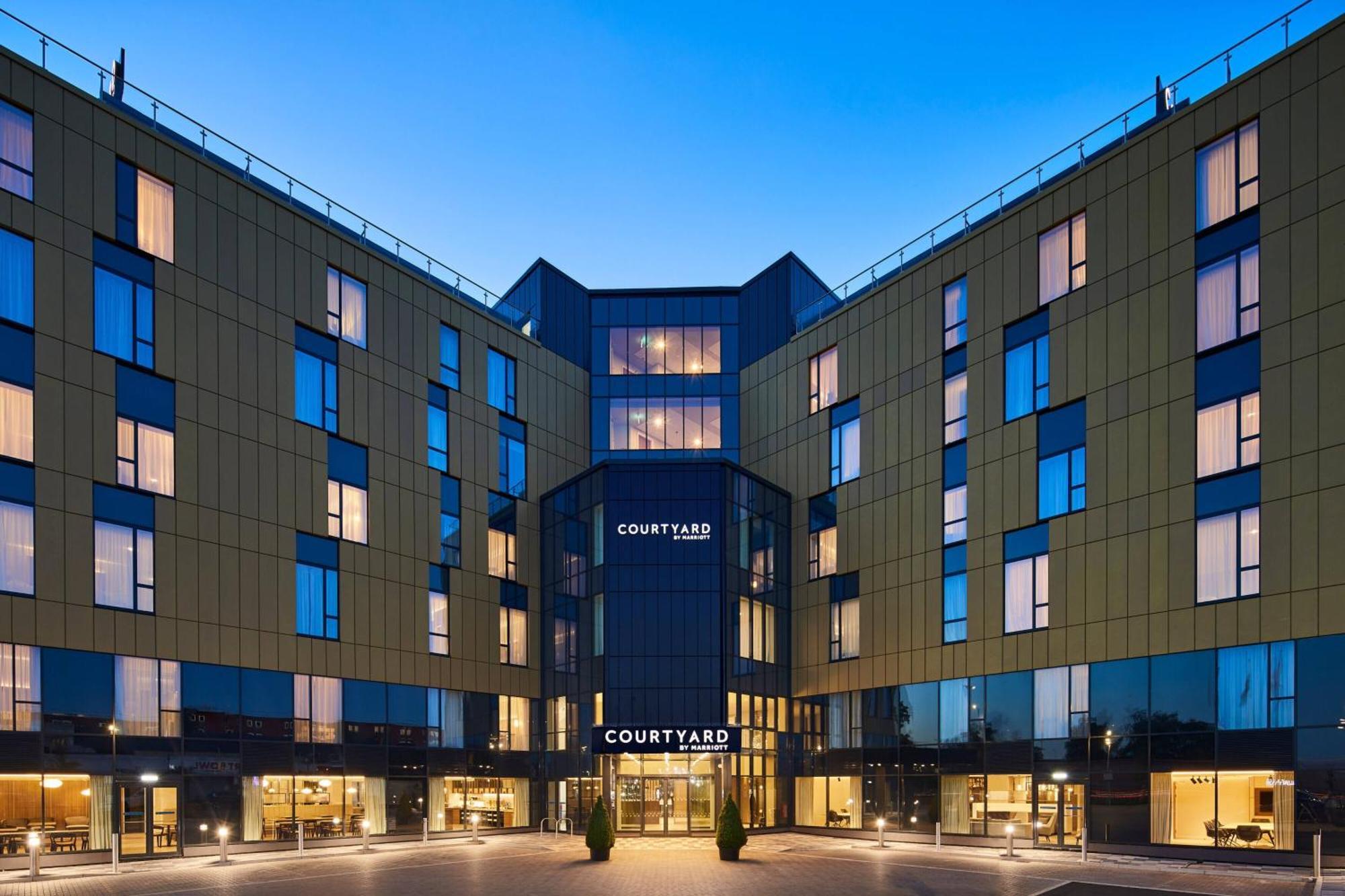 Courtyard By Marriott London Heathrow Airport Hotel 4*